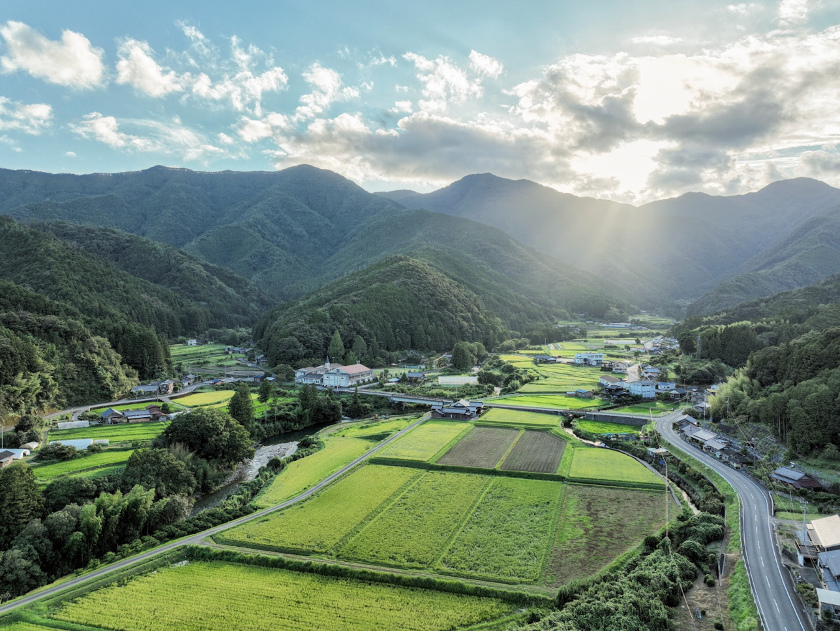 鬼ヶ城山系と里の風景